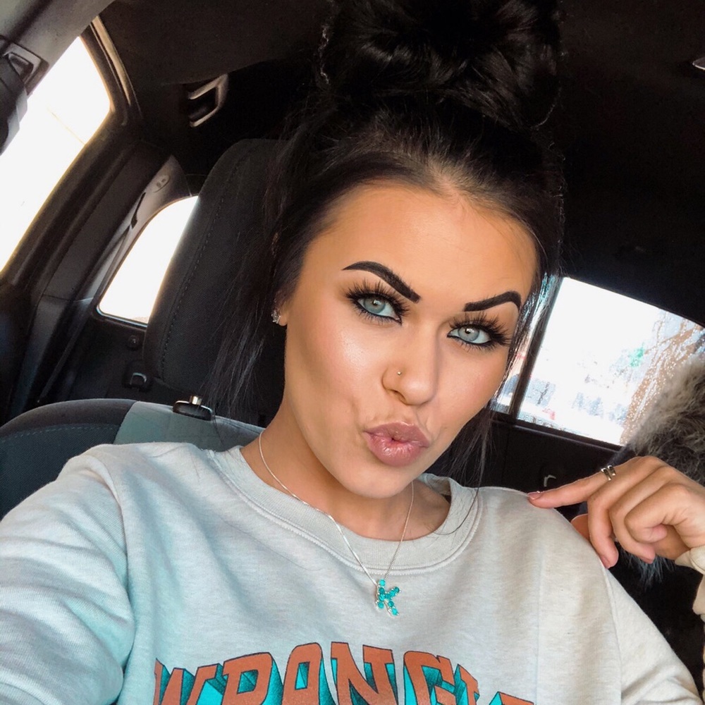 Meet your Posher, Kayla. 💕